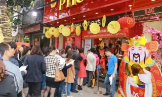 Mua bán vàng vào ngày vía Thần Tài: Tỉnh táo trước tâm lý đám đông